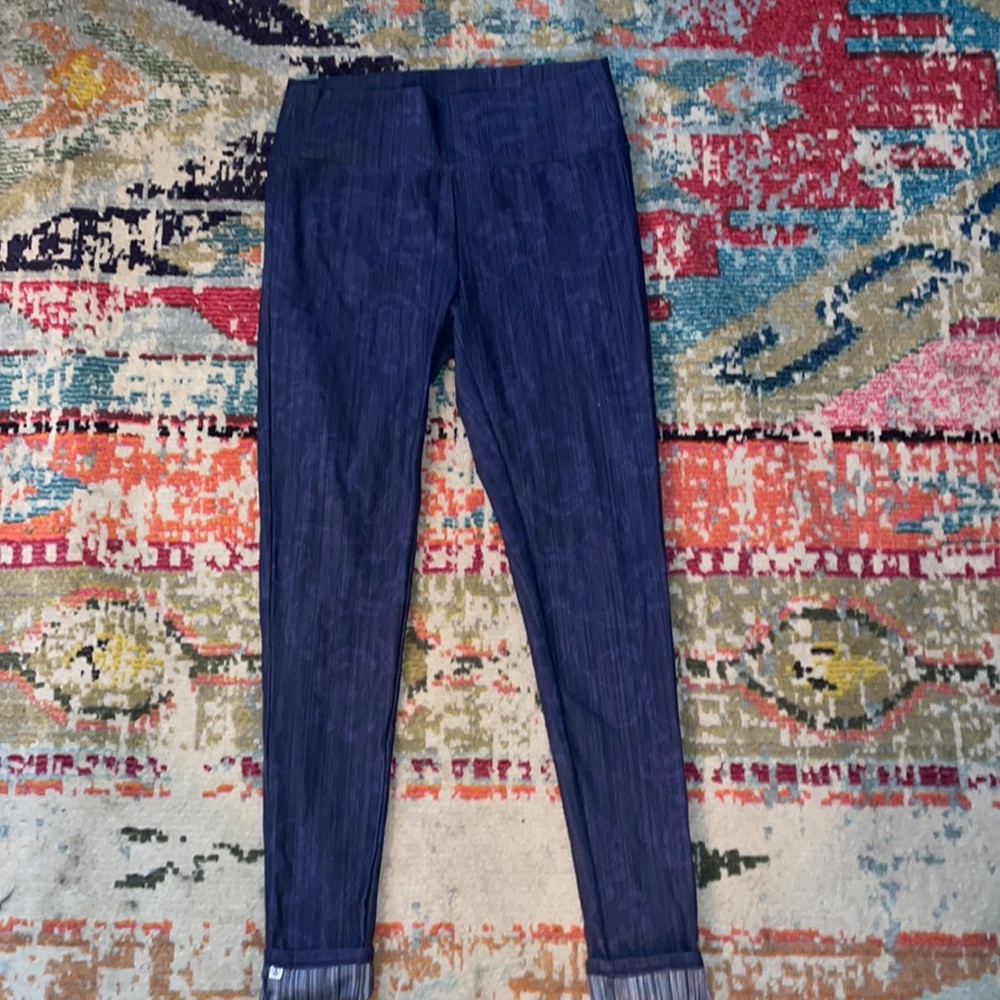 Agnes & Dora denim jegging size large with a slight floral print